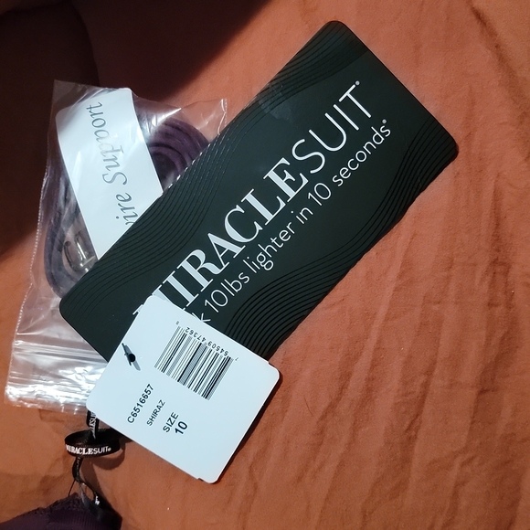 Miracle suit - Picture 2 of 2